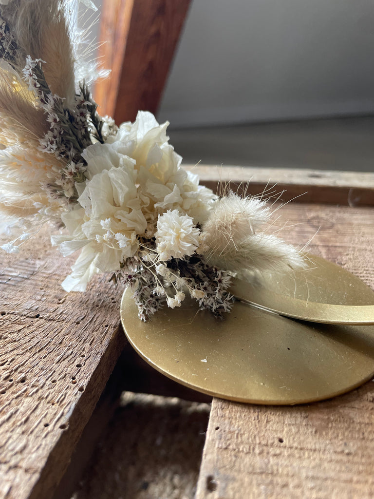 Kerzenständer mit Trockenblumen, Trockenblumen, Kerzenständer