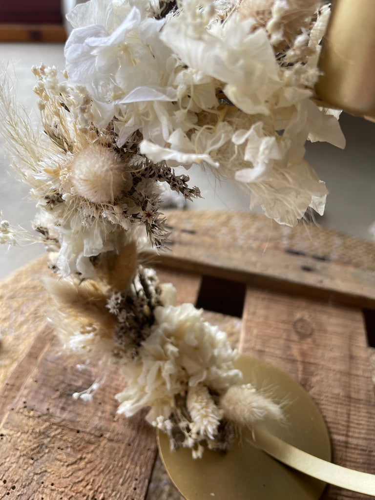 Kerzenständer mit Trockenblumen, Trockenblumen, Kerzenständer