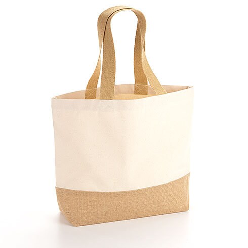 Stehende Jutetasche mit weißem Hintergrund