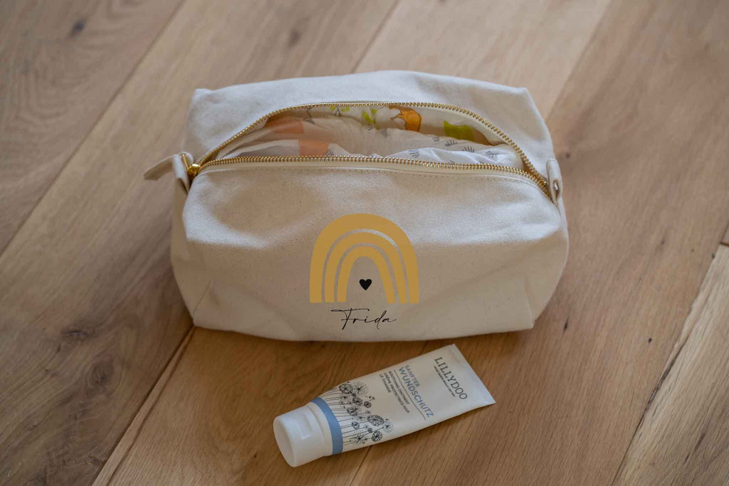 Geöffnete Kosmetiktasche, Wundschutz Creme