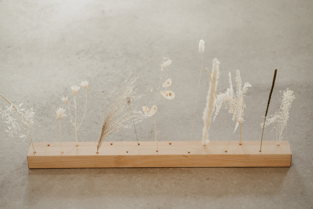 Trockenblumenständer mit zwölf Blumen