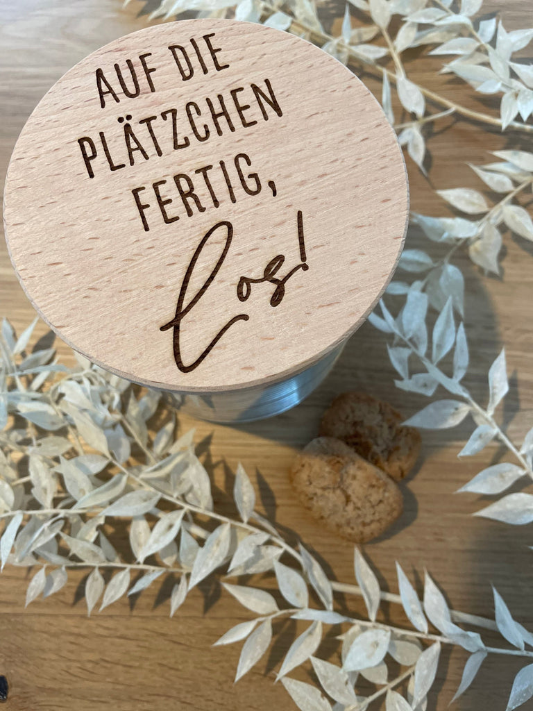 Glas mit personalisiertem Holzdeckel