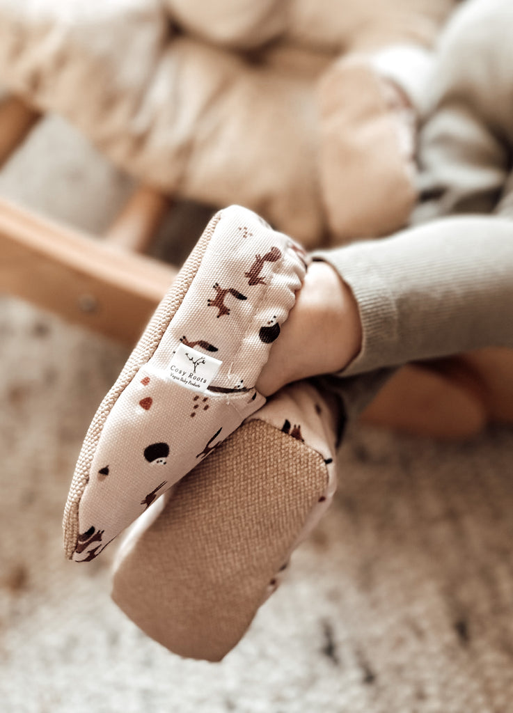 Babyschuhe, Kinderzimmer, Teppich Boden